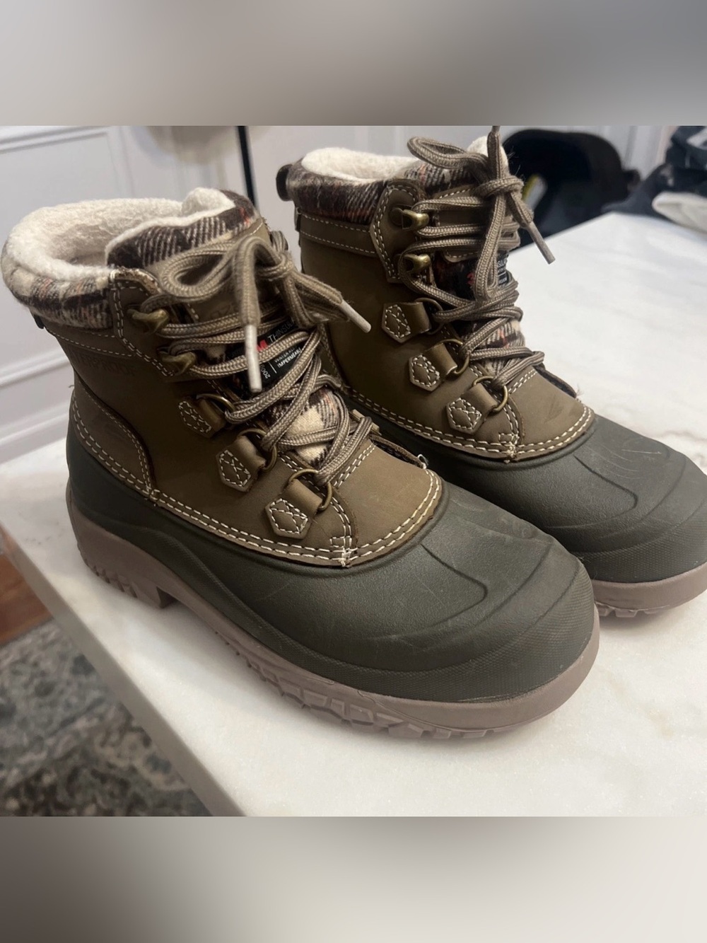 Ozark Trail Snow Boots Plaid 3M Thinsulate Warm Womens 6 Water Resistant Leather
